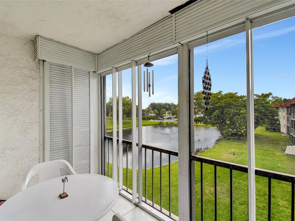 800 S Hollybrook Dr 302, Pembroke Pines FL 33025