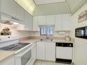 800 S Hollybrook Dr 302, Pembroke Pines FL 33025