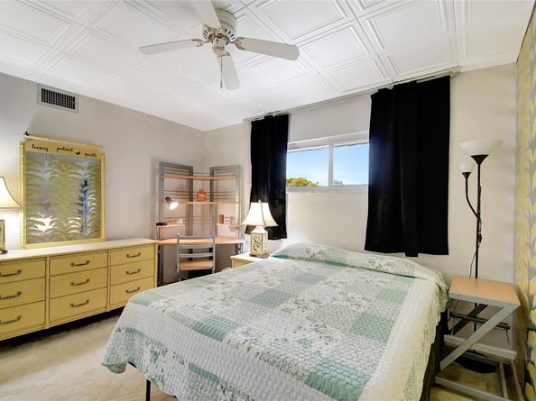 800 S Hollybrook Dr 302, Pembroke Pines FL 33025