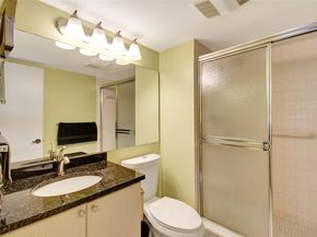 800 S Hollybrook Dr 302, Pembroke Pines FL 33025