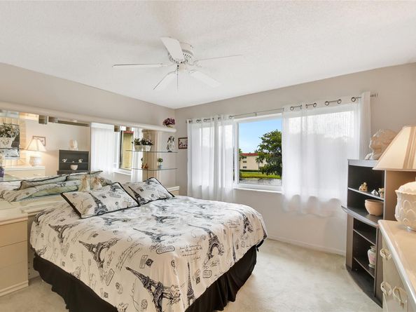 800 S Hollybrook Dr 302, Pembroke Pines FL 33025