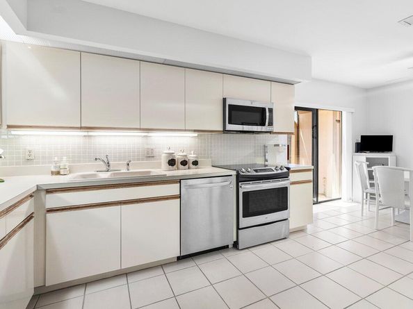 65 Eastgate Drive B, Boynton Beach FL 33436