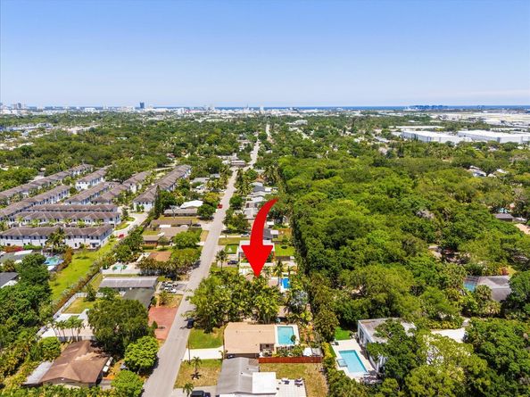 1736 SW 30TH St, Fort Lauderdale FL 33315