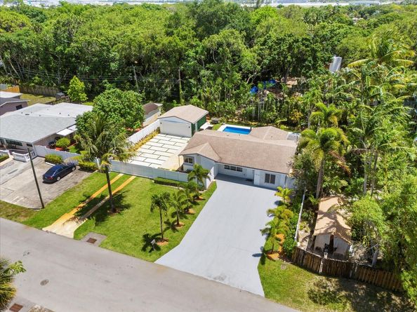 1736 SW 30TH St, Fort Lauderdale FL 33315