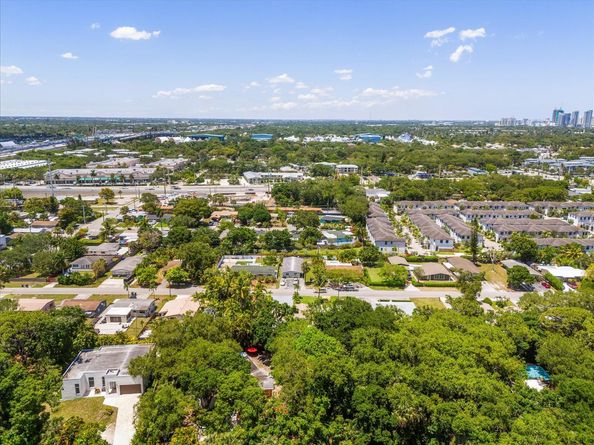 1736 SW 30TH St, Fort Lauderdale FL 33315