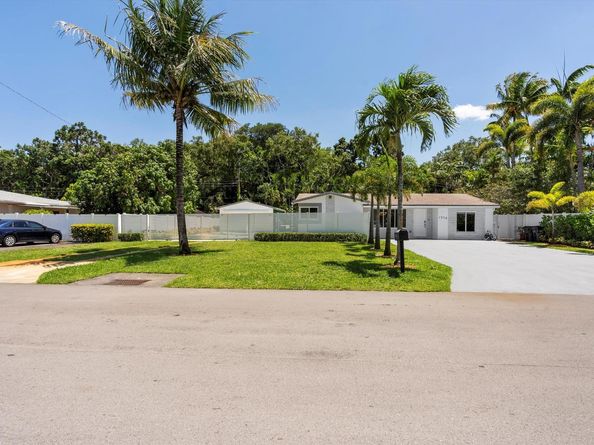 1736 SW 30TH St, Fort Lauderdale FL 33315