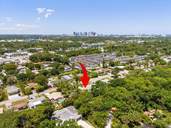 1736 SW 30TH St, Fort Lauderdale FL 33315