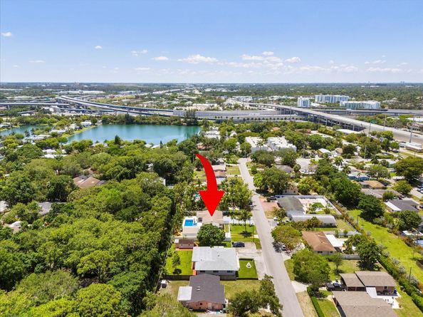 1736 SW 30TH St, Fort Lauderdale FL 33315
