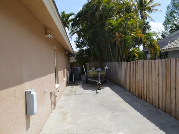 141 Kings Way, Royal Palm Beach FL 33411
