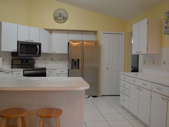 141 Kings Way, Royal Palm Beach FL 33411