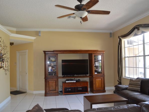 141 Kings Way, Royal Palm Beach FL 33411