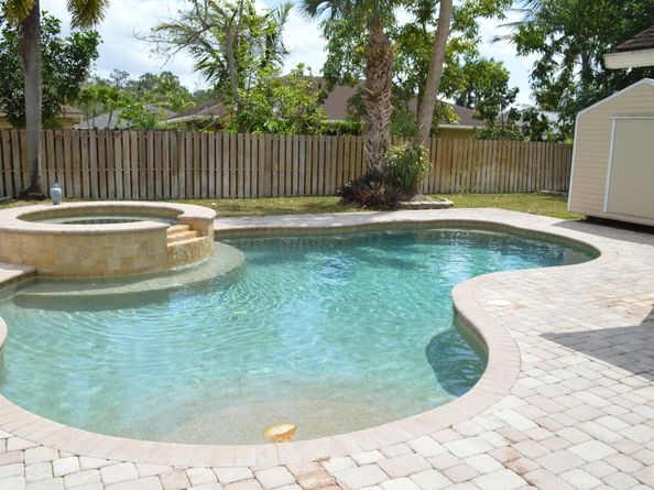 141 Kings Way, Royal Palm Beach FL 33411