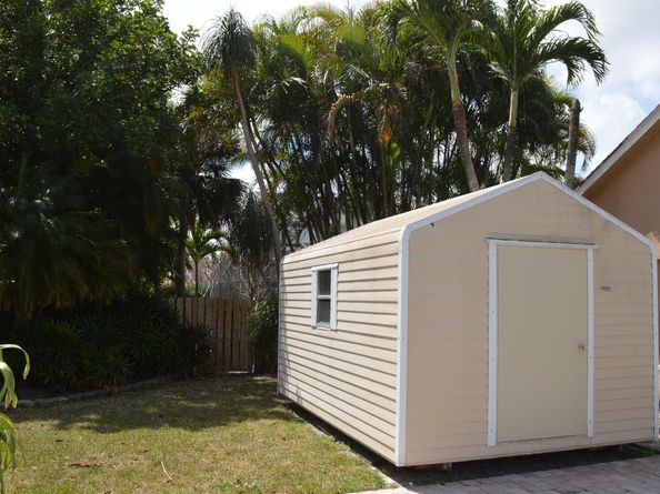 141 Kings Way, Royal Palm Beach FL 33411