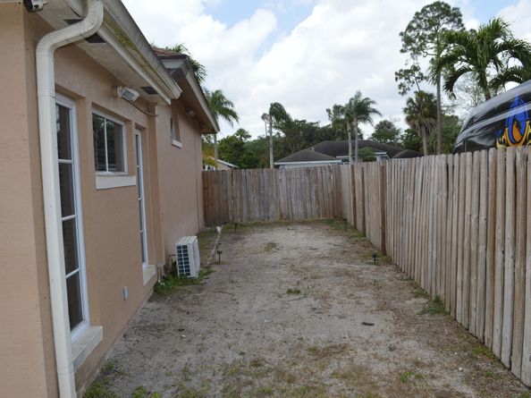 141 Kings Way, Royal Palm Beach FL 33411