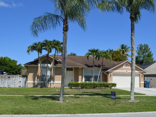 141 Kings Way, Royal Palm Beach FL 33411
