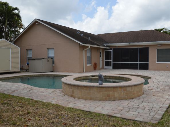 141 Kings Way, Royal Palm Beach FL 33411