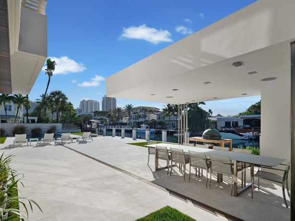 10 Pelican Dr, Fort Lauderdale FL 33301