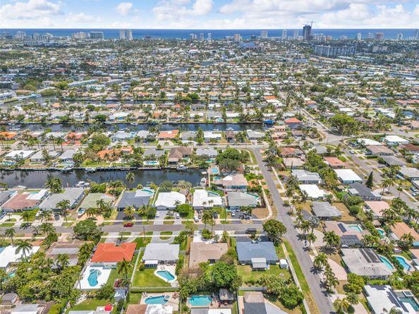 421 SE 5th Ave, Pompano Beach FL 33060