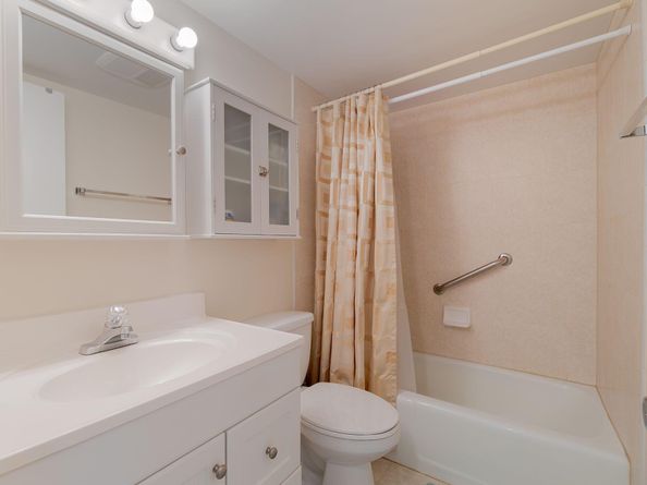 3160 Lake Osborne Drive 211, Lake Worth Beach FL 33461