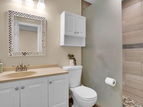 600 Greensward Ln 203, Delray Beach FL 33445