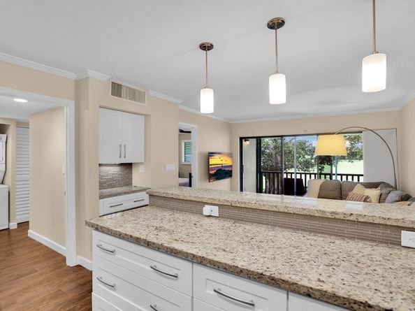 600 Greensward Ln 203, Delray Beach FL 33445