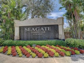 600 Greensward Ln 203, Delray Beach FL 33445