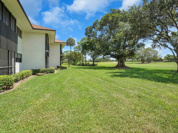 600 Greensward Ln 203, Delray Beach FL 33445