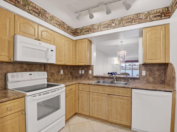 6112 Huntwick Terrace 106, Delray Beach FL 33484