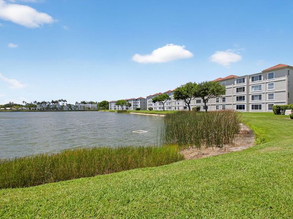 6112 Huntwick Terrace 106, Delray Beach FL 33484