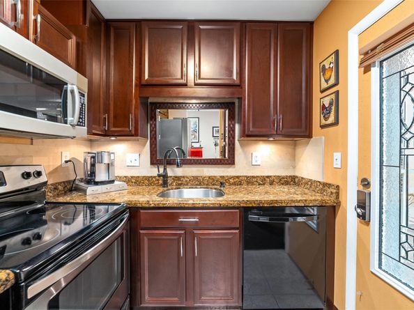 3040 NE 16th Ave 415, Oakland Park FL 33334