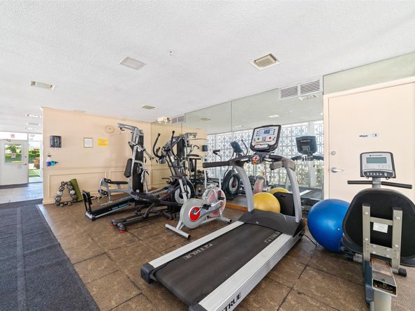 3040 NE 16th Ave 415, Oakland Park FL 33334