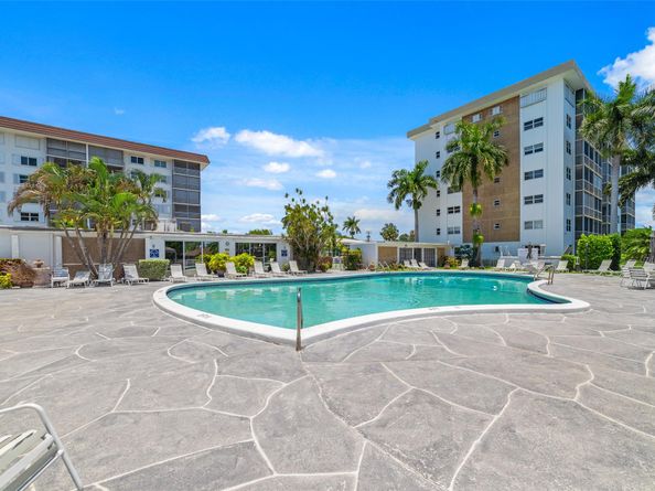 3040 NE 16th Ave 415, Oakland Park FL 33334