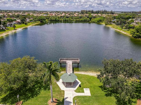 10656 Bobbie Lane, Royal Palm Beach FL 33411