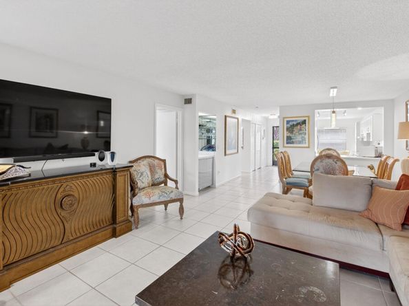 10 Southport Lane E, Boynton Beach FL 33436