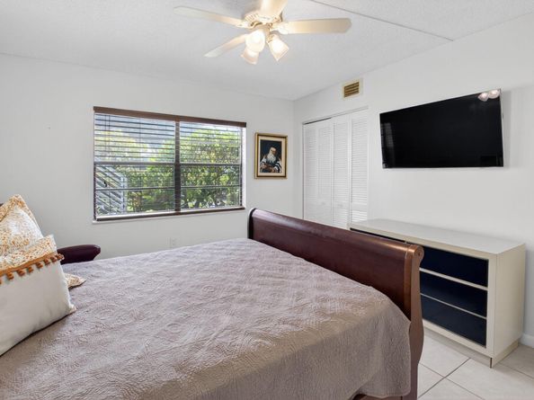 10 Southport Lane E, Boynton Beach FL 33436