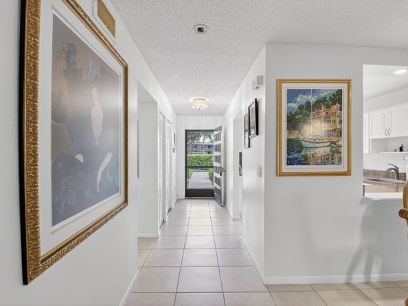 10 Southport Lane E, Boynton Beach FL 33436