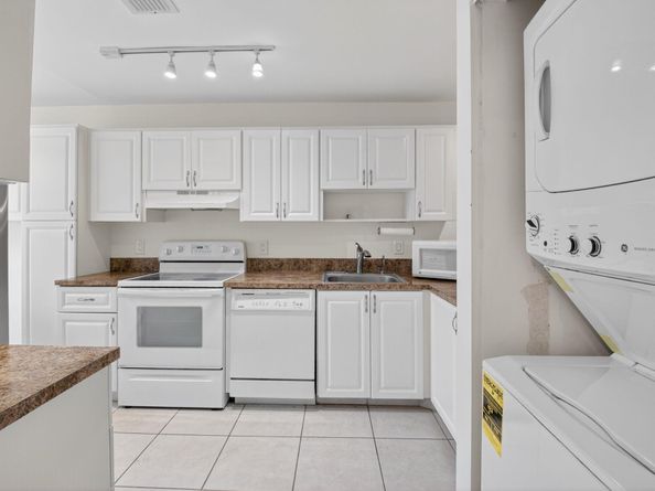 10 Southport Lane E, Boynton Beach FL 33436