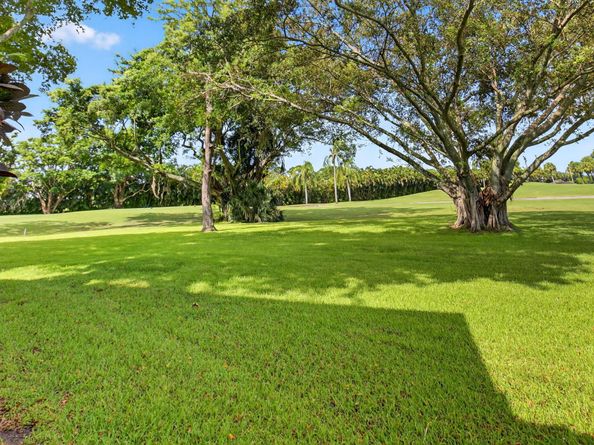 10 Southport Lane E, Boynton Beach FL 33436