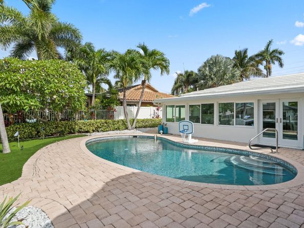 2448 SE 9th St, Pompano Beach FL 33062