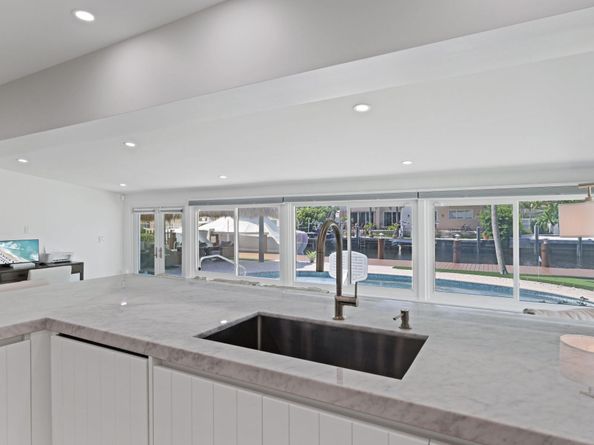 2448 SE 9th St, Pompano Beach FL 33062