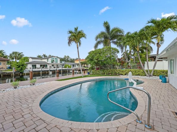 2448 SE 9th St, Pompano Beach FL 33062