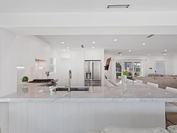 2448 SE 9th St, Pompano Beach FL 33062