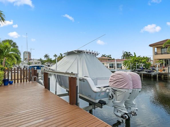 2448 SE 9th St, Pompano Beach FL 33062