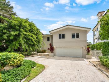 1906 Bay Drive