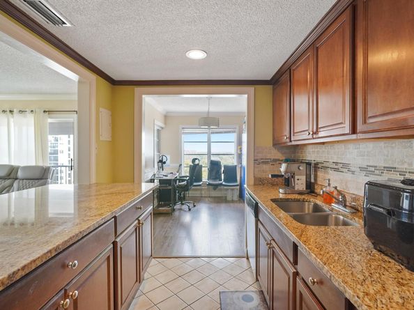 4174 Inverrary Dr 701, Lauderhill FL 33319