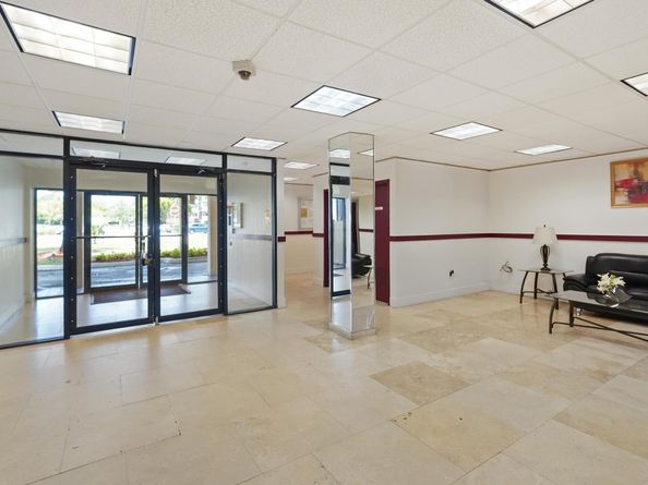 4174 Inverrary Dr 701, Lauderhill FL 33319