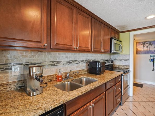 4174 Inverrary Dr 701, Lauderhill FL 33319