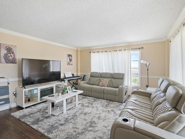 4174 Inverrary Dr 701, Lauderhill FL 33319