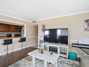 4174 Inverrary Dr 701, Lauderhill FL 33319