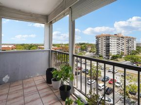 4174 Inverrary Dr 701, Lauderhill FL 33319